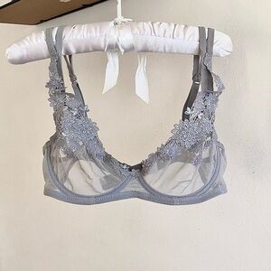 🪞 intissimi lace trim mesh stretch unlined bra 32C in silver grey